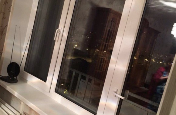 Где застеклить балкон в Омске